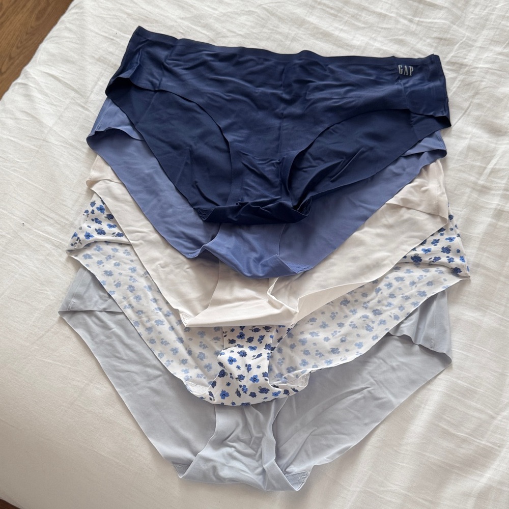 BRAND NEW Gap No Show Hipster